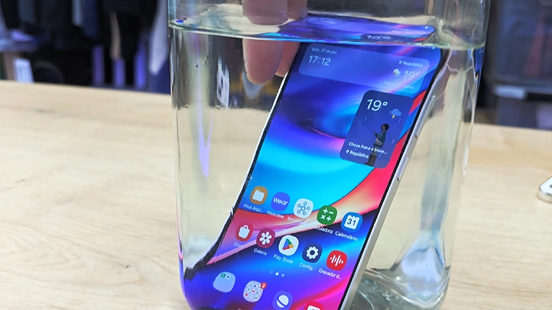 Samsung Galaxy S24 - Vale a pena - 10 - Resistência à Água